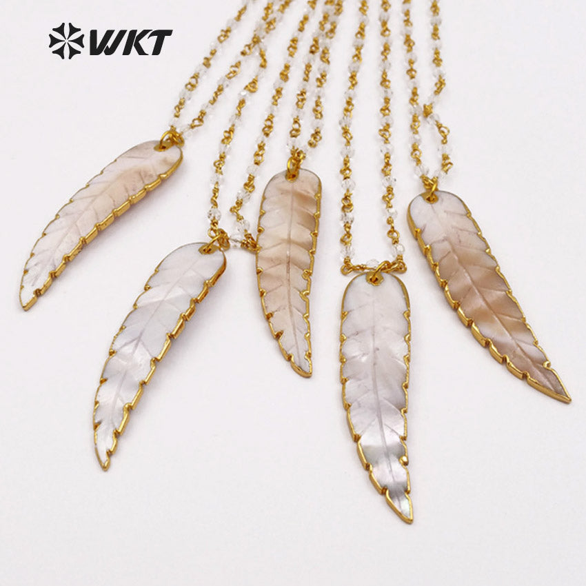 WT-JN034 Wholesale Custom Natural Feather Shape Adorable With Gold Electroplated for Women Necklaces Shell Necklace Pendant