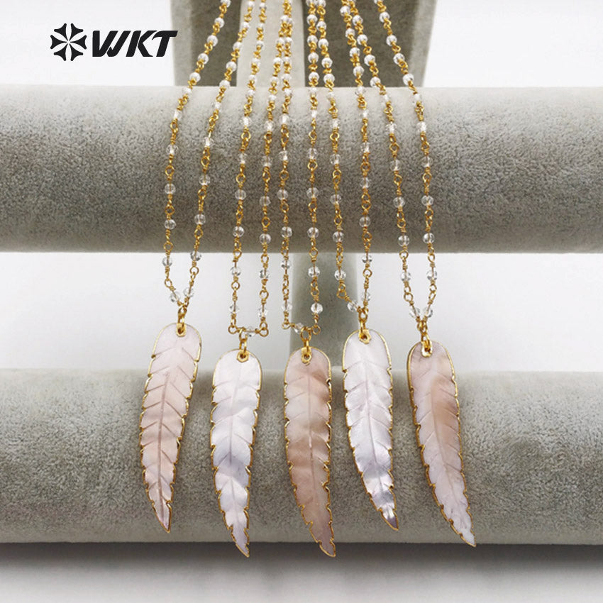 WT-JN034 Wholesale Custom Natural Feather Shape Adorable With Gold Electroplated for Women Necklaces Shell Necklace Pendant