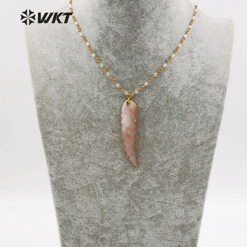 WT-JN034 Wholesale Custom Natural Feather Shape Adorable With Gold Electroplated for Women Necklaces Shell Necklace Pendant