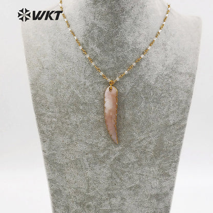 WT-JN034 Wholesale Custom Natural Feather Shape Adorable With Gold Electroplated for Women Necklaces Shell Necklace Pendant