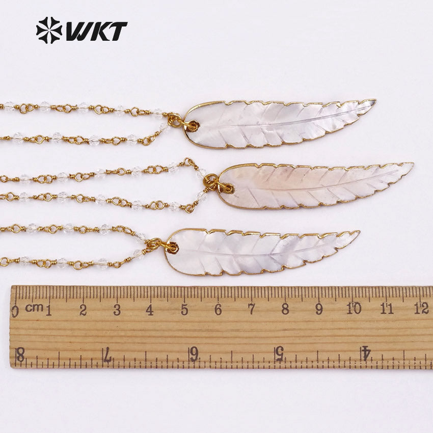 WT-JN034 Wholesale Custom Natural Feather Shape Adorable With Gold Electroplated for Women Necklaces Shell Necklace Pendant