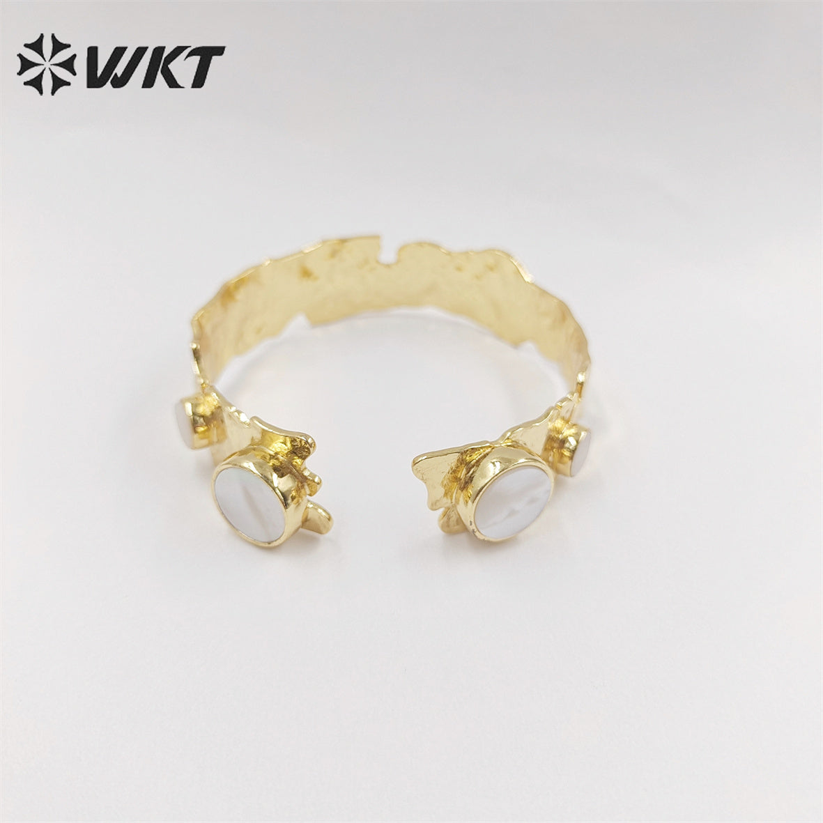 WT-MPB074 WKT NEW Design 18k Real Gold Plated Resist Tarnishable Shell Bezel Setting Bangle Women Wedding Gold Bangle