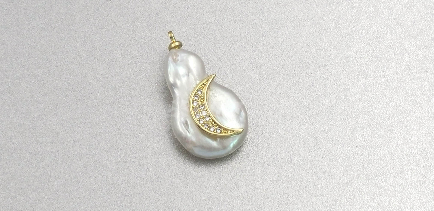 MP132 Wholesale Popular Moon Pendant Pearl with Cz Micro Pave Lady Fashion Irregular Shape Jewelry Freshwater Pearl Pendant