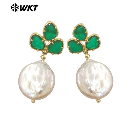 WT-MPE136 Wholesale Fashion Gold Plated Precious Natural Round Coin Real Pearl Earring Studs With Fashion Saphire