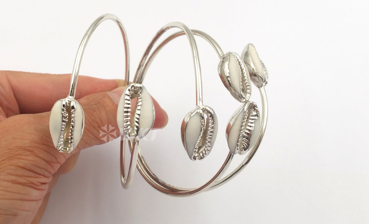 WT-B406 Wholesale Fashion Design Tiny Cowrie 24k Gold Electroplated Adjustable Raw Cowrie Bracelet Bangle Shell Bangles