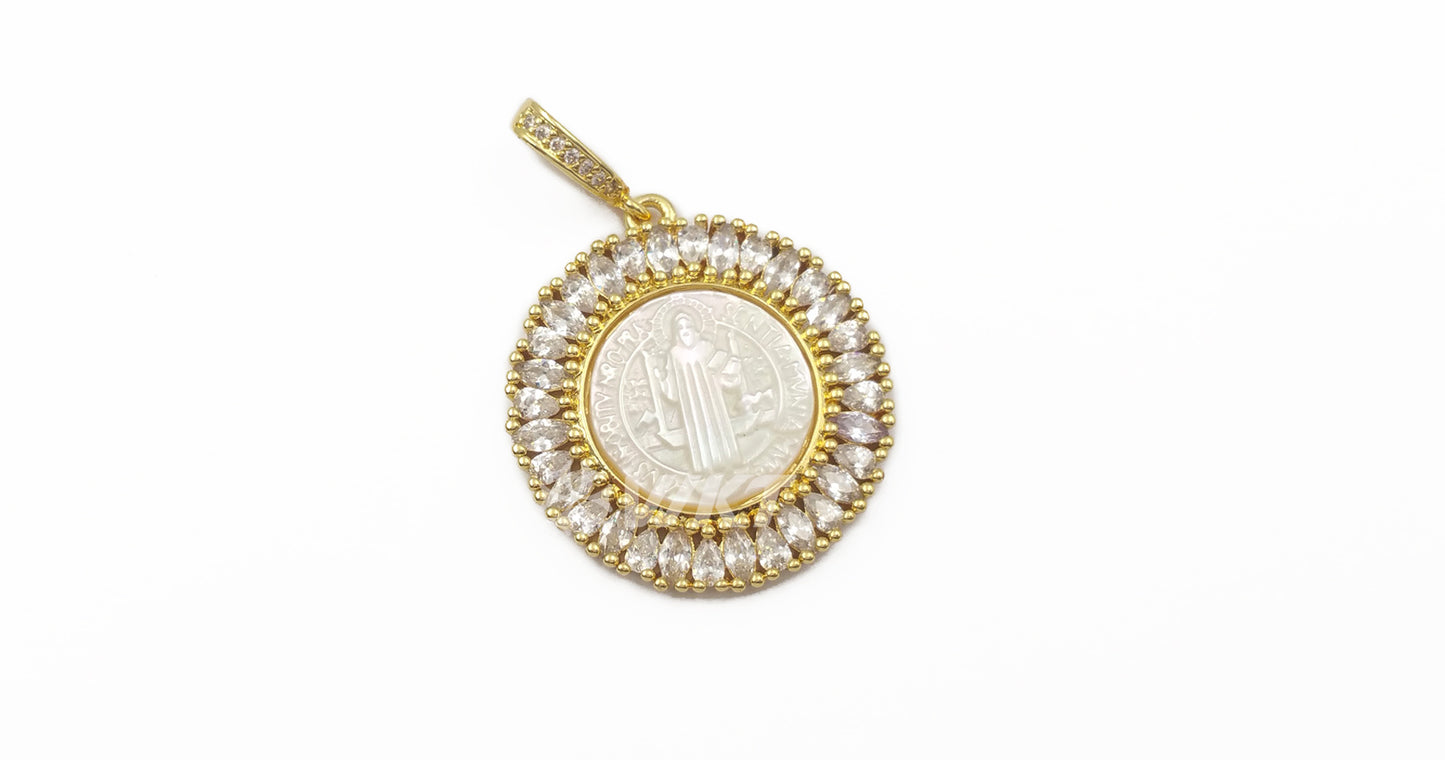 WT-MP115 Hot Sale Jewelry Fashion Virgin Mary Guadalupe Benedict 18K Gold Plated Round Shape Religious CZ Pave Pendant