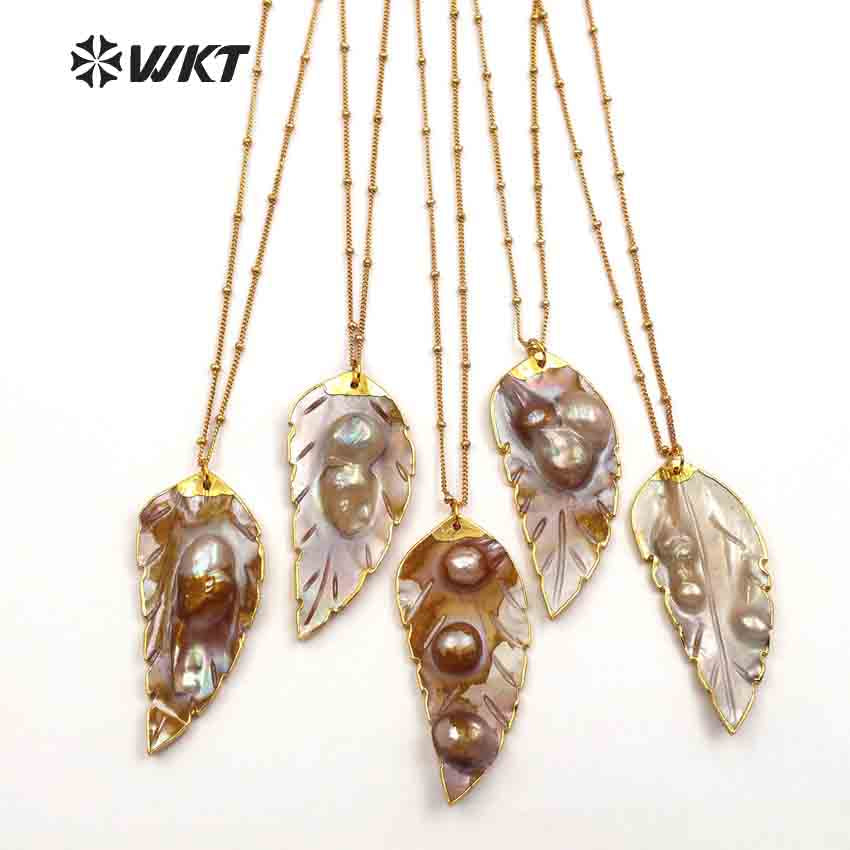WT-JN054 Wholesale Random Size Pearls Pendant Dainty Crave With Gold Bezel for Necklace Leaf Shape Natural Sea Shell Necklace