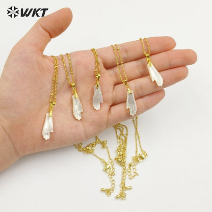 WT-JN395 Delicate Gold Thin Chain With Mother Of Pearl Hand Shape Little Pendant Necklace For Female Elegant Daliy Jewelry