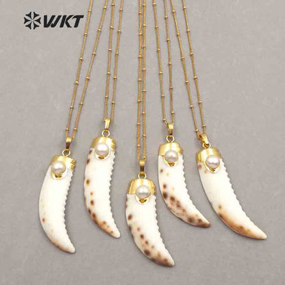 WT-JN056 Hot Sale Custom Design Long Horn Shape Natural Shell Made Horn Pendant Necklace Pearl Charm Pave Shell Horn Necklace