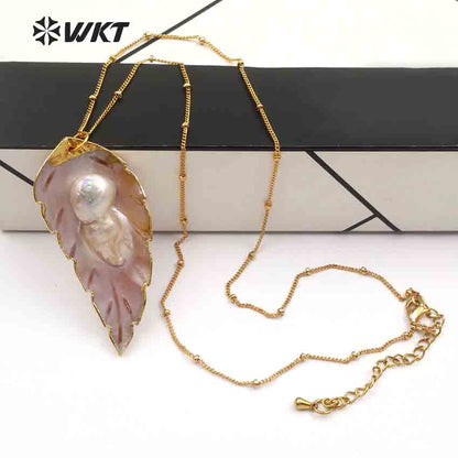 WT-JN054 Wholesale Random Size Pearls Pendant Dainty Crave With Gold Bezel for Necklace Leaf Shape Natural Sea Shell Necklace