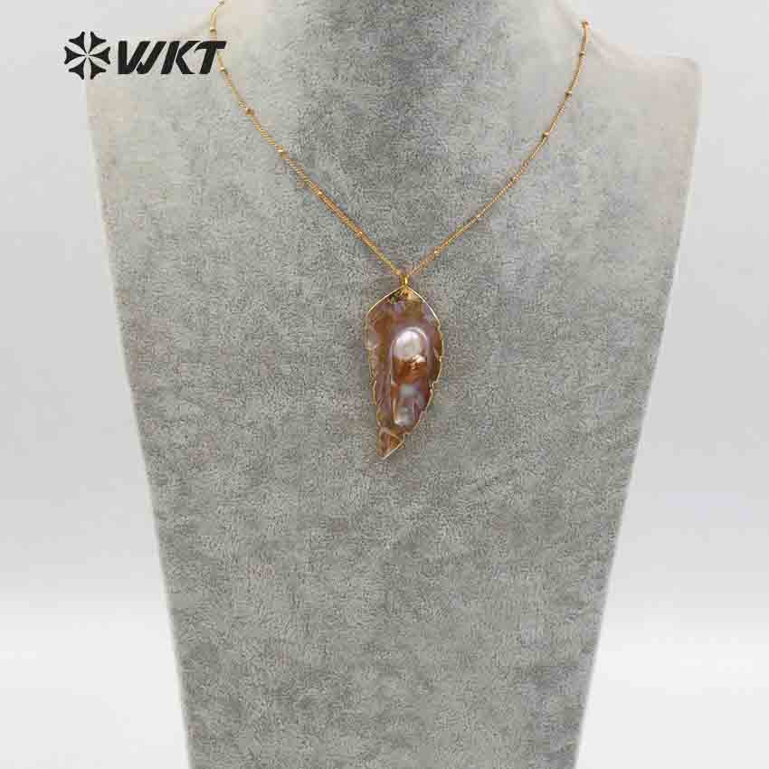 WT-JN054 Wholesale Random Size Pearls Pendant Dainty Crave With Gold Bezel for Necklace Leaf Shape Natural Sea Shell Necklace
