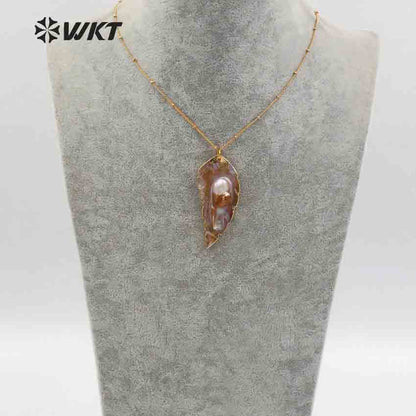WT-JN054 Wholesale Random Size Pearls Pendant Dainty Crave With Gold Bezel for Necklace Leaf Shape Natural Sea Shell Necklace