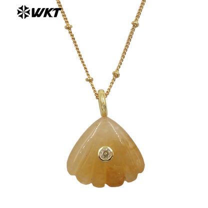 WT-N1513 Ocean Style Gold Chain And Natural Gemstones Hand Carved Shell Shape Pendant Necklace For Female Vacation Matching