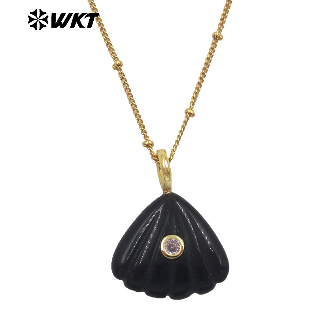 WT-N1513 Ocean Style Gold Chain And Natural Gemstones Hand Carved Shell Shape Pendant Necklace For Female Vacation Matching
