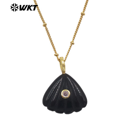 WT-N1513 Ocean Style Gold Chain And Natural Gemstones Hand Carved Shell Shape Pendant Necklace For Female Vacation Matching