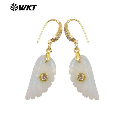 WT-E818 Wholesale Trendy Natural Gemstones Hand Carved Feather Shape Women Gold Earrings For Lady Dance Party Wearing Accessory