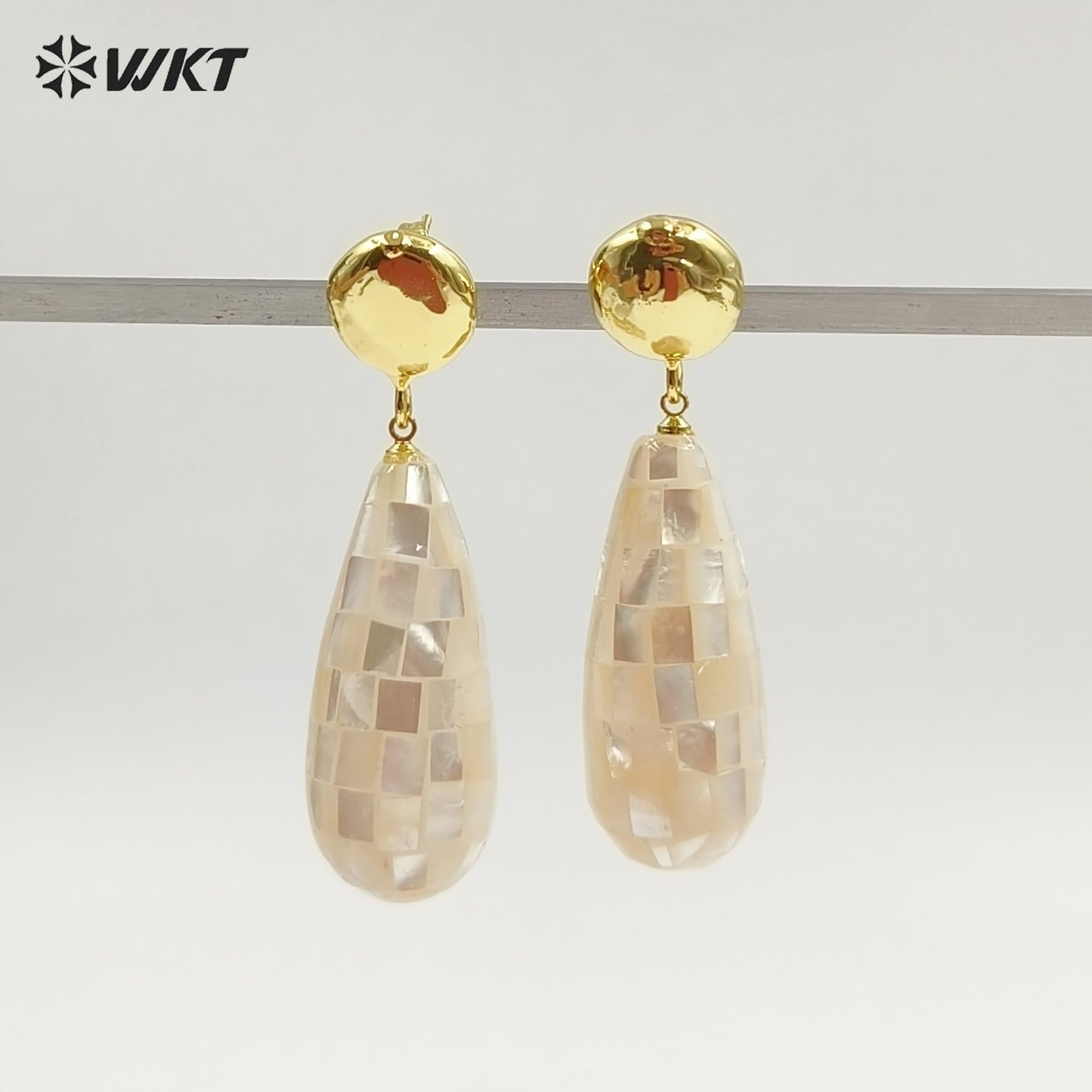 WT-MPE190 Elegant Style Gold Plated Natural Abalone And White Shell Waterdrop Shape Earrings For Lady Daily Decorative Jewelry