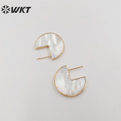WT-MPE077 Wholesale Gold Plated Natural MOP Shell Earring Women Crescent Horn Earring for Wedling or Office Style Earrings