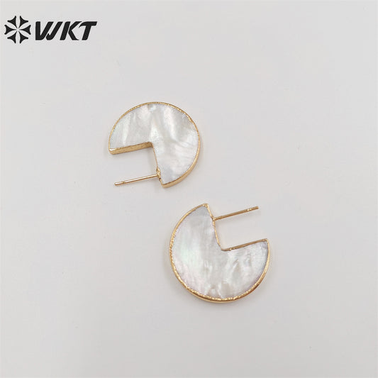 WT-MPE077 Wholesale Gold Plated Natural MOP Shell Earring Women Crescent Horn Earring for Wedling or Office Style Earrings