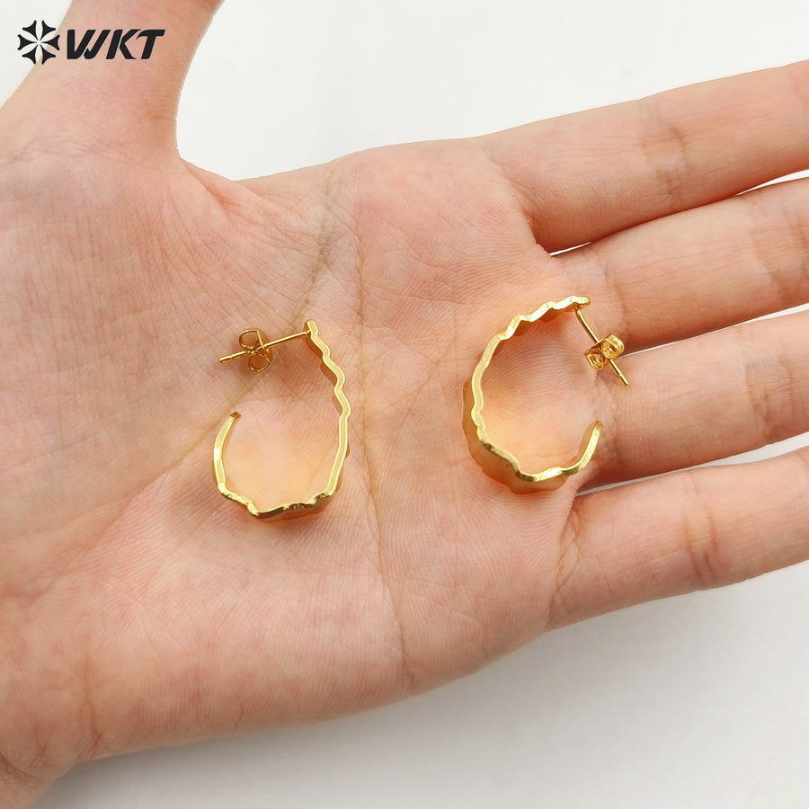 WT-JFE115 18K Real Gold Plated Yellow Brass Crescent Horn Shape Women Metal Uneven Hammer Earrings