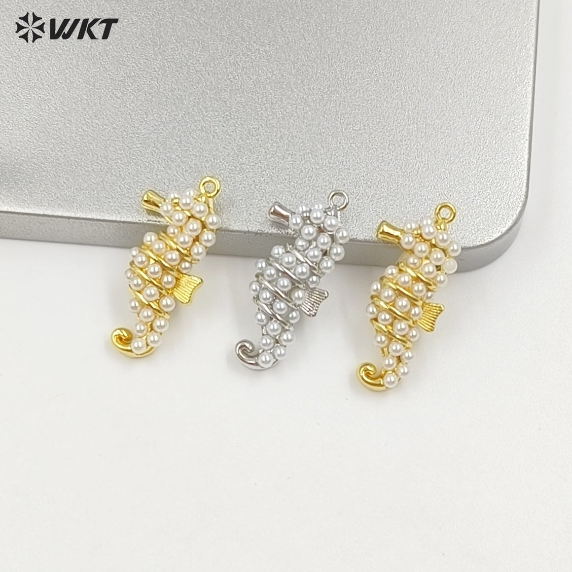 WT-MP316 High Quality Gold And Silver Plated Brass With Artificial Pearl Seahorse Shape Pendant For Women Luxury Jewelry DIY