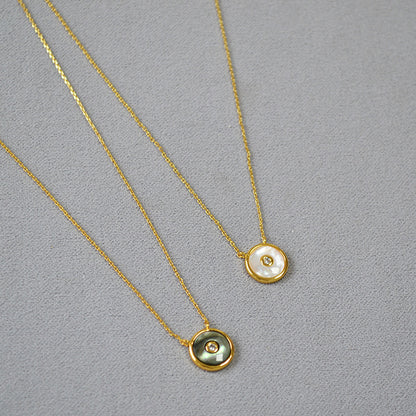 WT-JN254 Wholesale Vintage Style Brass Plating Fashion Light Luxury Mother Shell Button Round Label Necklace