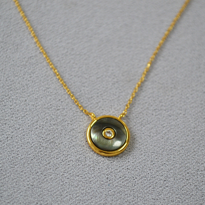 WT-JN254 Wholesale Vintage Style Brass Plating Fashion Light Luxury Mother Shell Button Round Label Necklace