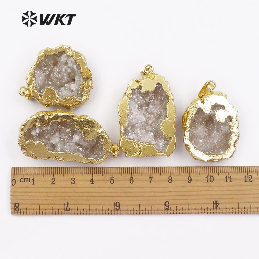 WT-P1393 Wholesale Special Natural Stone Crystal With Gold Pendant Trim Fashion Crystal Pendants