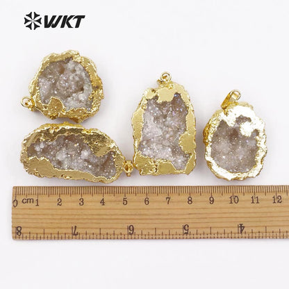 WT-P1393 Wholesale Special Natural Stone Crystal With Gold Pendant Trim Fashion Crystal Pendants