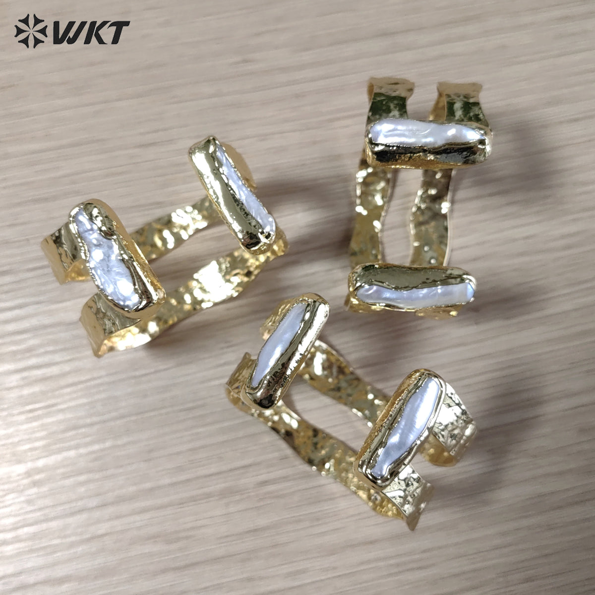 WT-B656 Wholesale Fashion New Gold Plated Resist Tarnishable Multi Stone Setting Freshwater Pearl and Amazonite Bangle