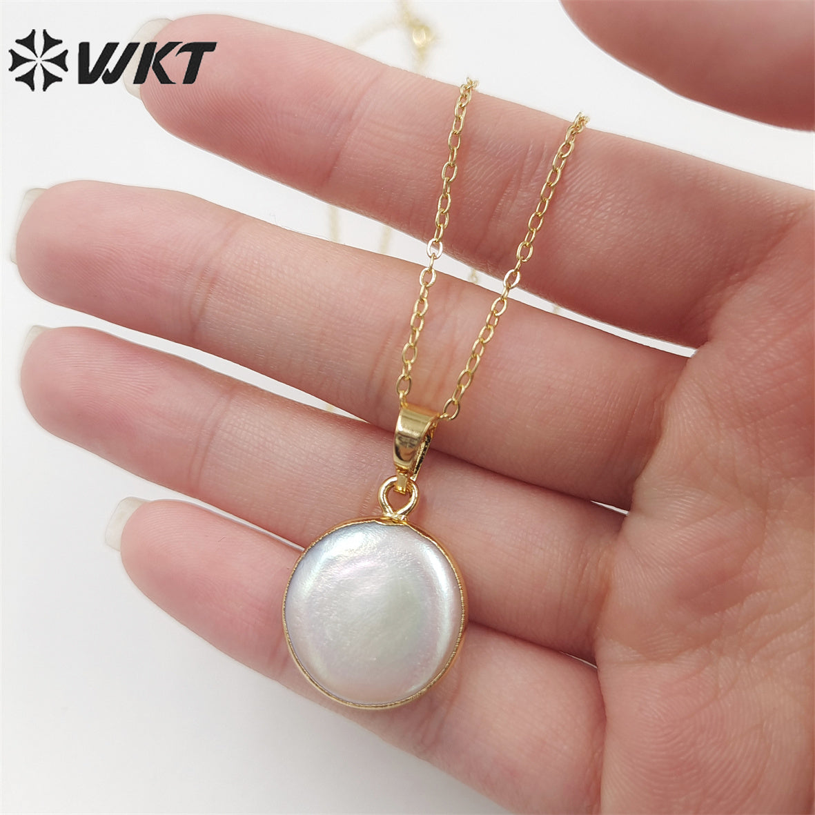 WT-N507 Wholesale Fancy Natural Freshwater Pearl Necklace Gold Dipped Round Pearl Necklace Coin Shape Pearl Charm Necklace