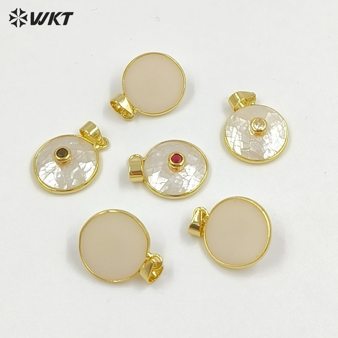 WT-JP491 Newest Design Gold Plated Zircon Setting In MOP Shell Pendants With Different Sizes For Women Simple Necklace DIY