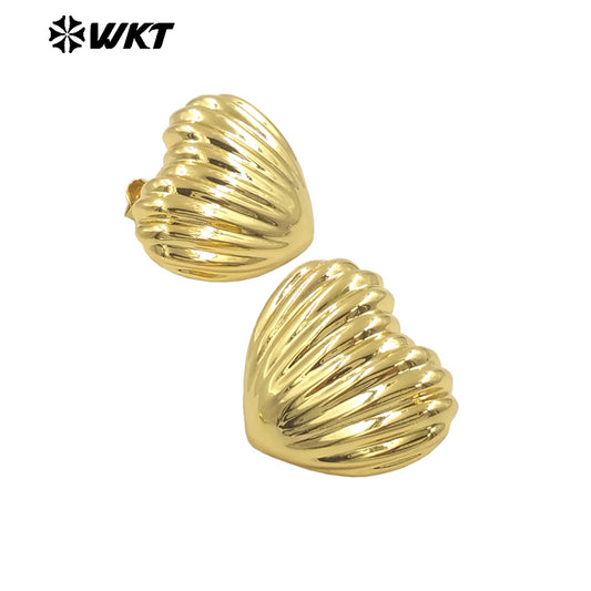 WT-E771 Wholesale Beautiful and Delicate Natural Yellow Brass Heart-Shaped Shell Earrings for Girls As Daily Decorative Jewelry