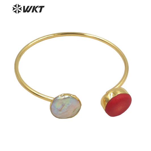 WT-MPB052 Beautiful Sample Red Coral Bangles Natural Pearl Bangles Brass with 18k Real Gold Plated Exotic Natural Pearl Bangles
