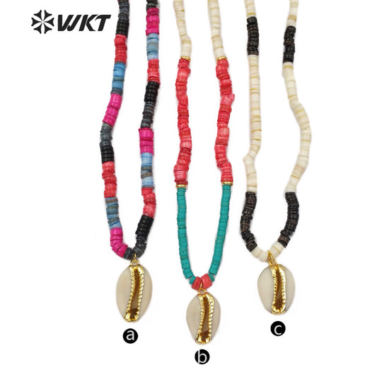 WT-N1160 Cowrie Shell Necklace Multi Color Stones Beaded Ornaments Cowry Shell Pendant Neck Sea Shell Jewelry
