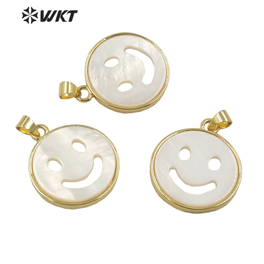 WT-JP288 WKT Dainty Small Smile Medal Pendant Natural Mother Pearl Round Face Pendant Necklace Fashion Jewelry for Girl