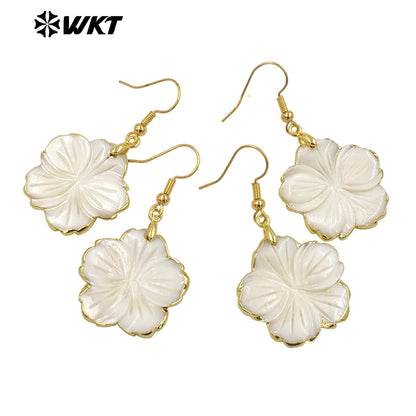 WT-MPE137 Wholesale Fashion Gold Trim Natural White Shell Carved Flower Earrings Lady Popular Vintage Hoop