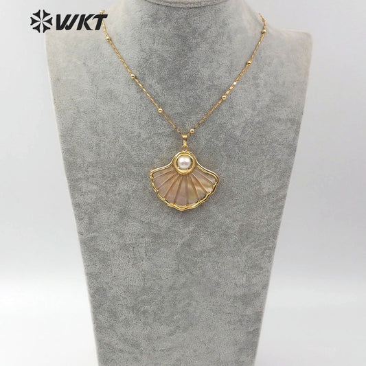 WT-JN067 Light-colored Shell Fan-shaped Top with Pearl Pendant or Turquoise Pendant Embellishment of Gold-plated Necklace