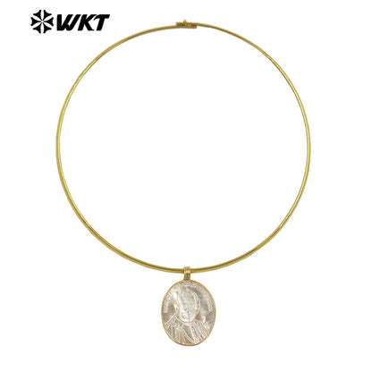 WT-JN401 Newest Fashion Gold Plated Round Choker With MOP Men Head Pattern Pendant Necklace For Female Simple Style Jewelry
