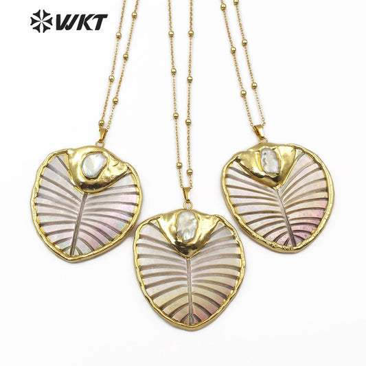 WT-JN060 Natural Color Leaf Shape and Grain Pearl Pendant with 18K Gold-plated Edges and Pearl-embellished Shell Necklace