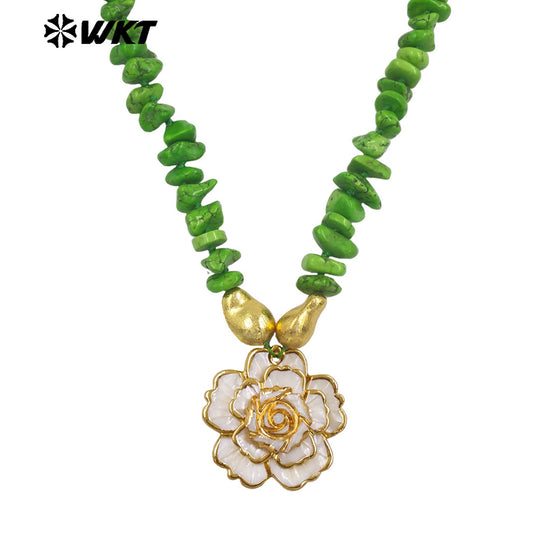 WT-JN360 1PC Exquisite Natural Crushed Stone With Gold Plated Shell Flower Shape Pendant Necklace For Lady Wedding Present