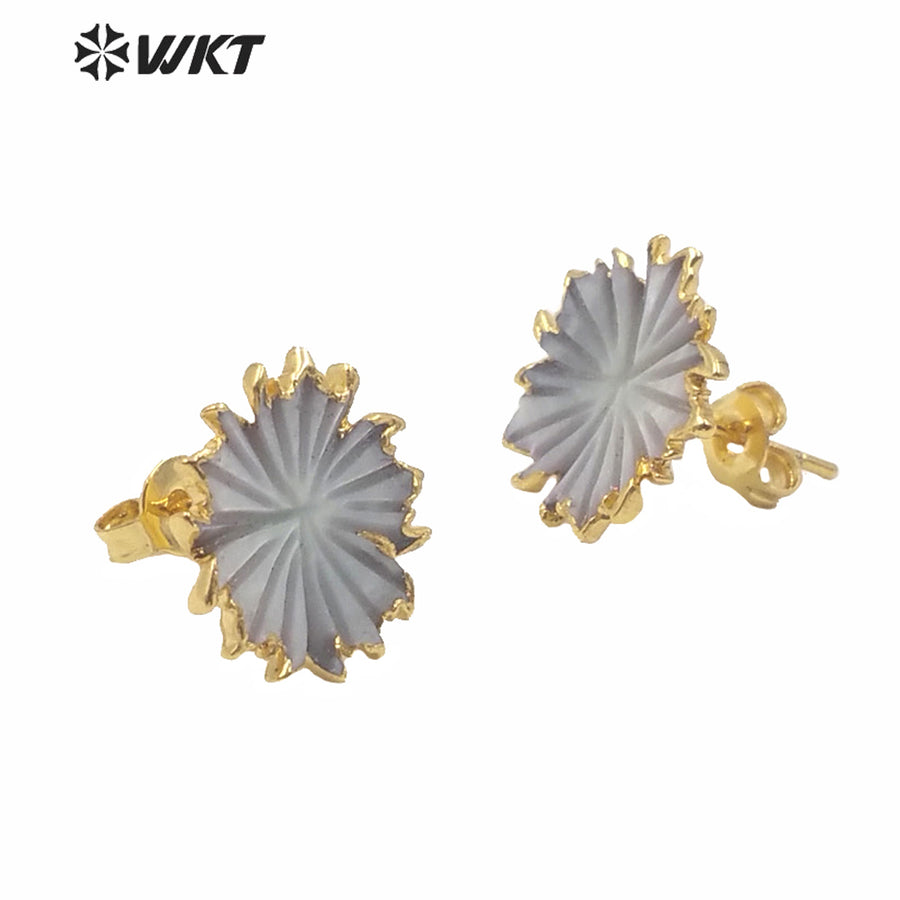 WT-MPE041 Wholesale Fashion Gold Electroplated White Shell Chrysanthemums Studs Populared Flower Studs White Shell Earrings Stud