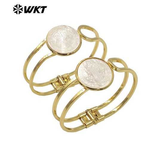 WT-MPB092 Religious Fashion Gold St Benedict Medal 18k Real Gold Resist Tarnishable Cross Natural Shell Cuff Bangle