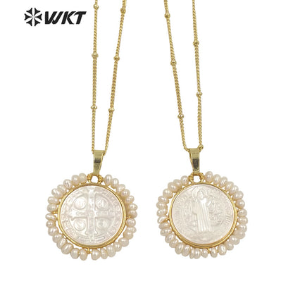 WT-JN157 Wholesale Fashion Gold Plated Handmade Handmade Wire Wrapped Freshwater Pearl Christian Cross Necklace in White Shell