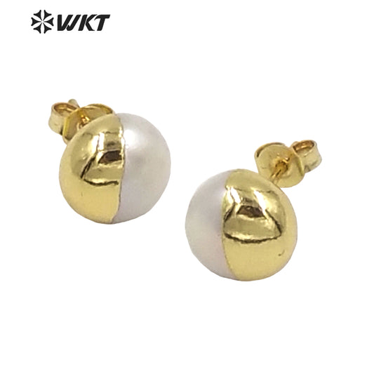 WT-MPE059 Wholesale New Secret Face Series 10mm Natural Round Pearl Gold Studs Unique Design White Pearl Studs Earrings for Lady