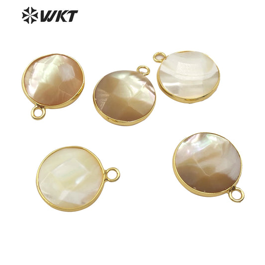 WT-JP182 Hot Sales Round Bezel Setting Shell Pendant 18k Gold Plated Stylish Women Charm Jewelry Natural Gold Shell Pendant