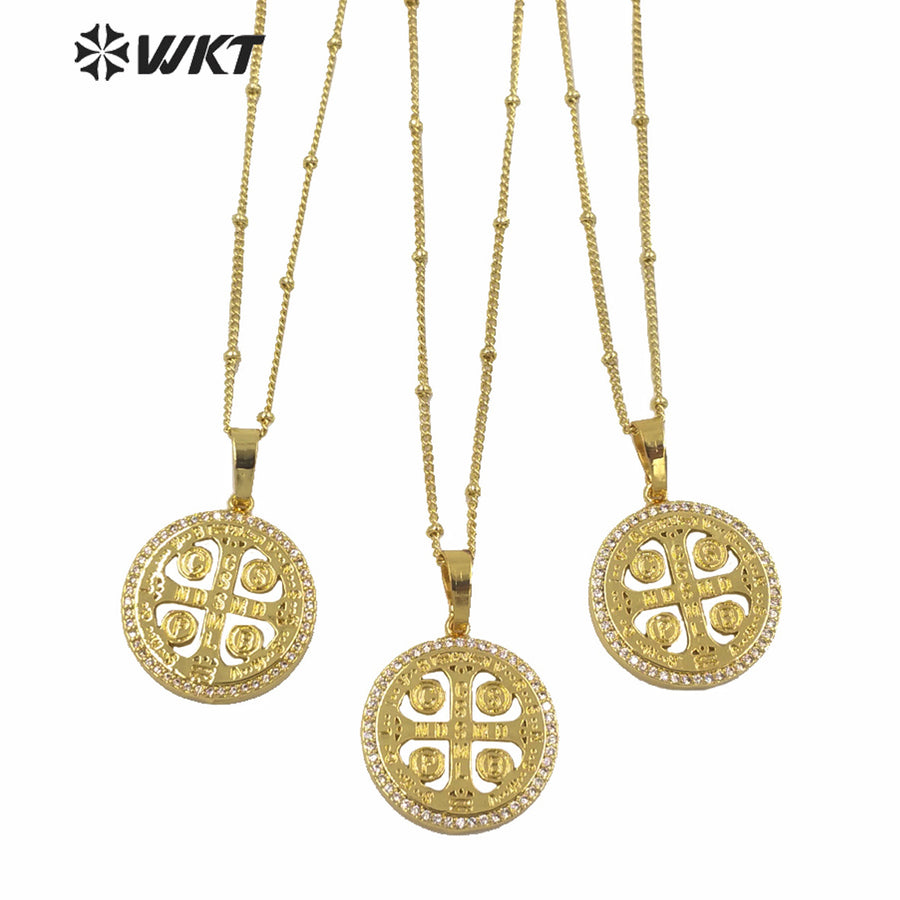 WT-MN969 Wholesale Fashion Gold Electroplated Religious Metal Cross Necklace with Zircon Setting Around Round Christian Cross