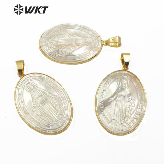 WT-JP177 Wholesale Hand Make Carved Virgin of Maria Pendant 18k Gold Bezel Oval Shape Pearl Shell Maria Pendants