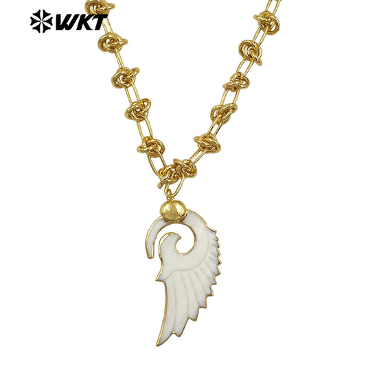 WT-JN319 New Arrival Gold Plated Carved White Shell Wing Necklace with Special Chain As Women Jewelry Accessory