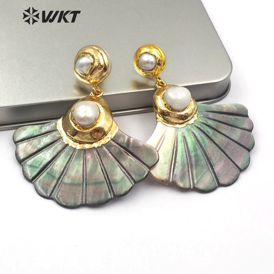 WT-E502 Sector Shell Horn Pendant With Pearl Stud Gold Plating and Pearl Decoration Natural Wild Coast Sea Black Shell Earring